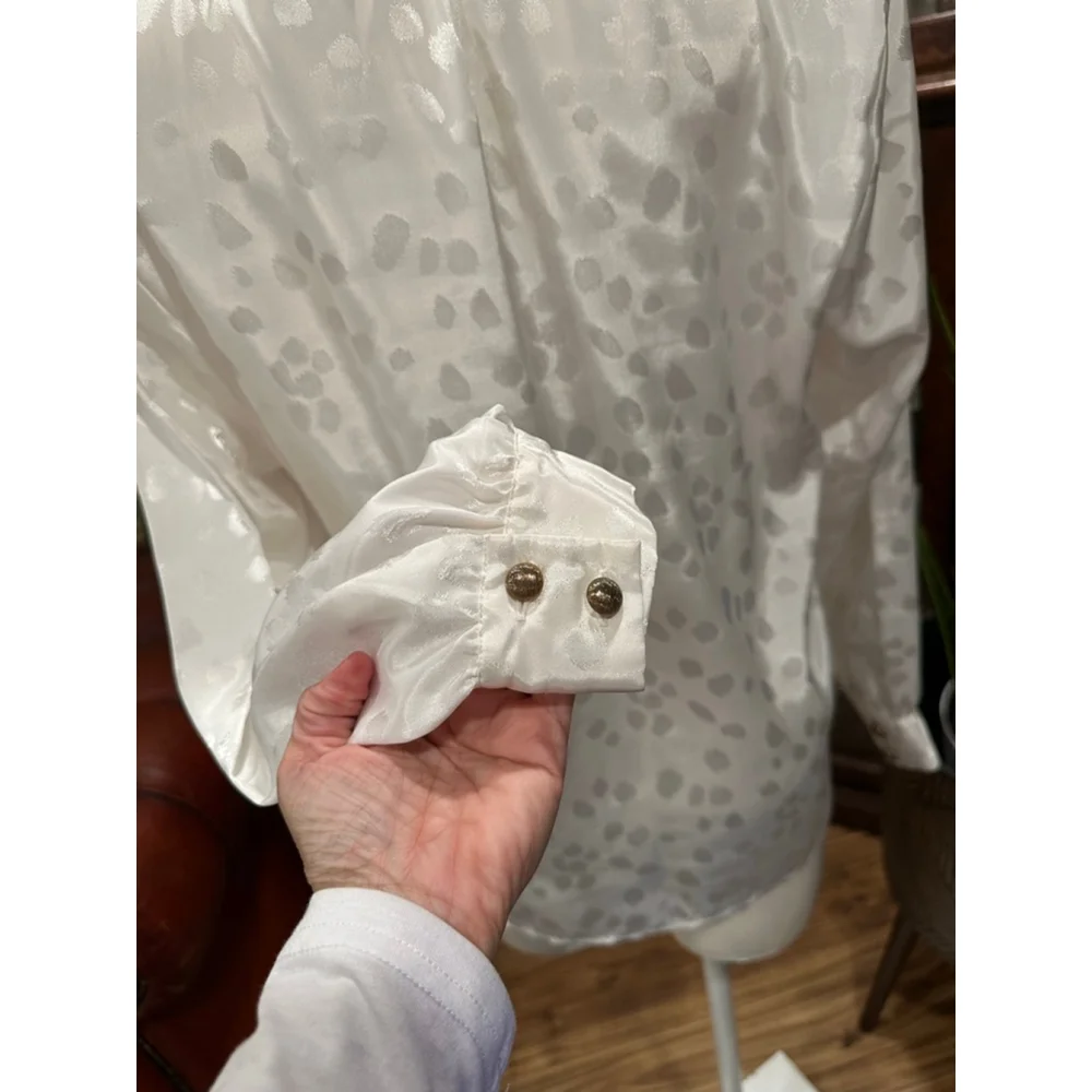 The Villager Liz Claiborne White Jacquard Satin Blouse Medium